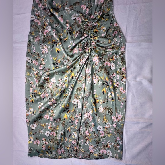 Willow and Root Silky Floral Green Dress - Picture 4 of 7